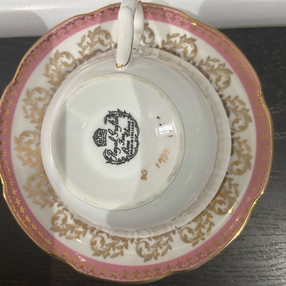 Royal Grafton fine bone china cup and saucer - Picture 3 of 5